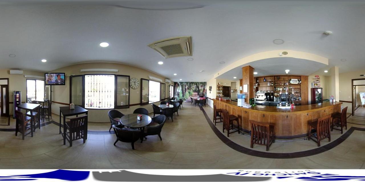 Apartamentos Sancho IV กอร์เตกานา ภายนอก รูปภาพ